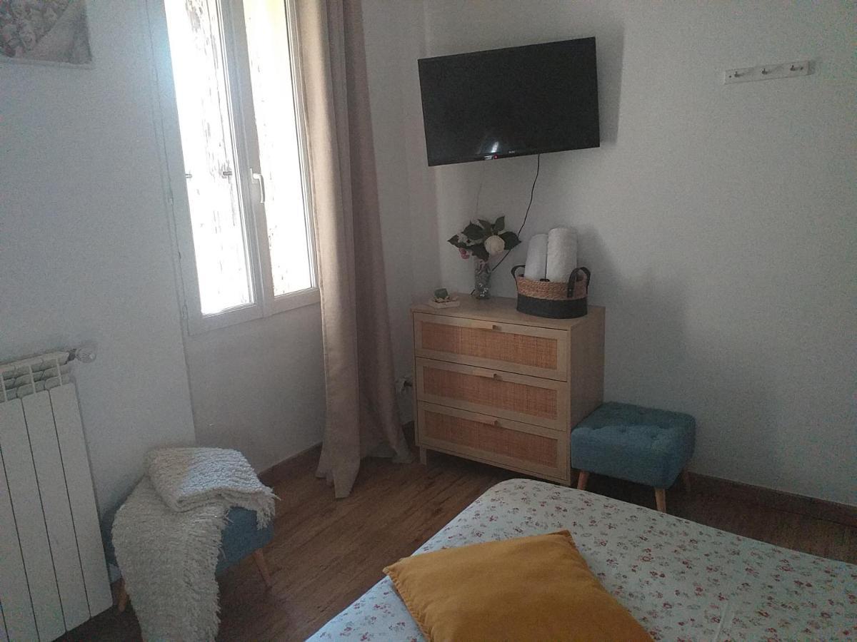 Deux M Panzió Villes-sur-Auzon Kültér fotó